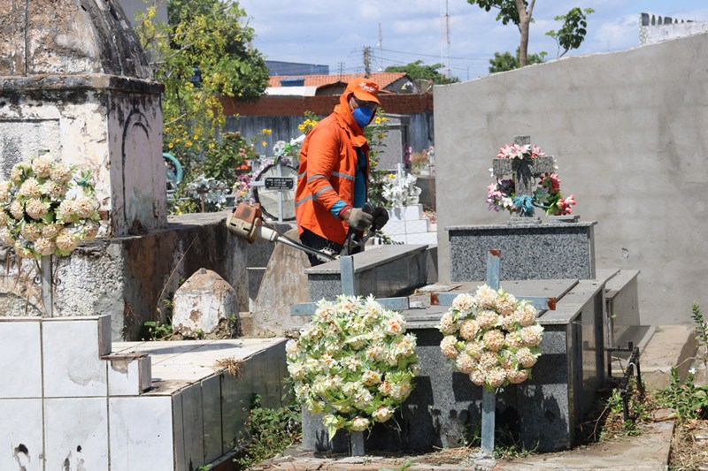Limpeza cemitério